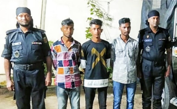 ট্রাকের তেলের ট্যাংকে ইয়াবা, গ্রেফতার ৩